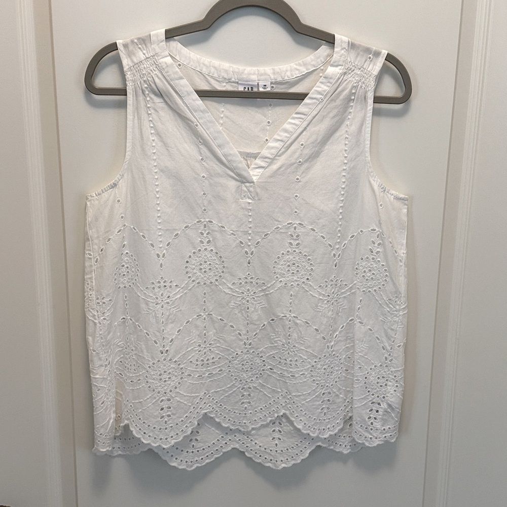 GAP Eyelet Top